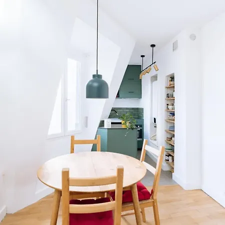 Superb View 1bd Le Marais!