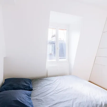 Superb View 1bd Le Marais!